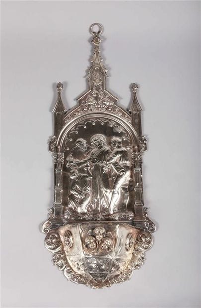 Important bénitier d'applique en argent repoussé...
