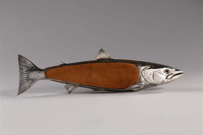 Poisson formant plat à découper en argent...