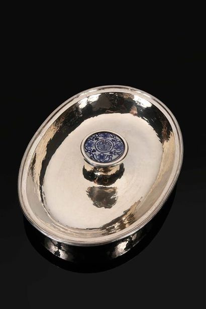 FERREIRA.
Coupe ovale en argent (835 millièmes),...