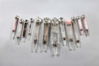Douze stylets en cristal de roche et quartz...