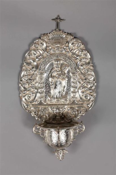 Bénitier d'applique en argent repoussé *...