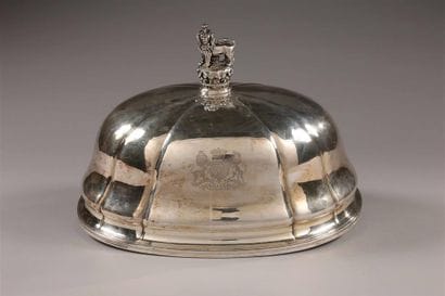 Importante cloche en métal argenté à côtes...