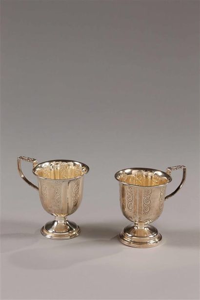 Paire de tasses en argent (925 millièmes)...