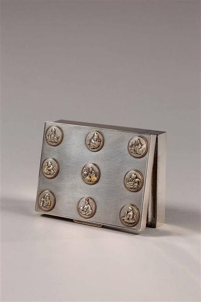 Boîte à cigarettes en argent (950 millièmes),...