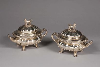 Paire de sucriers couverts ovales en argent...