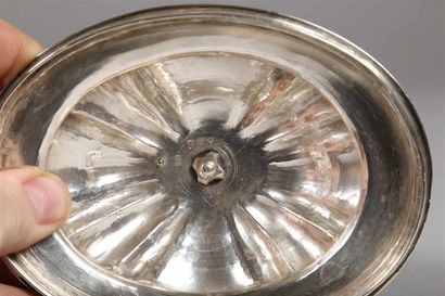Paire de sucriers couverts ovales en argent...