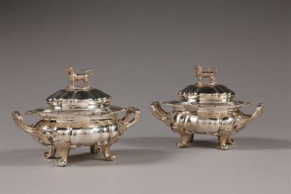 Paire de sucriers couverts ovales en argent...