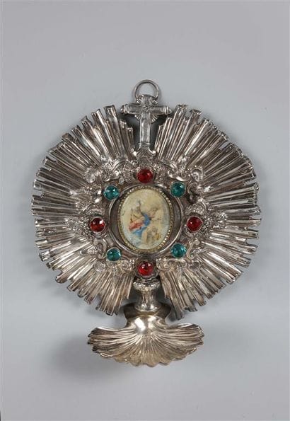 Bénitier d'applique en argent repoussé *...