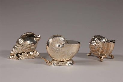 Suite de trois confituriers en forme de coquillage...