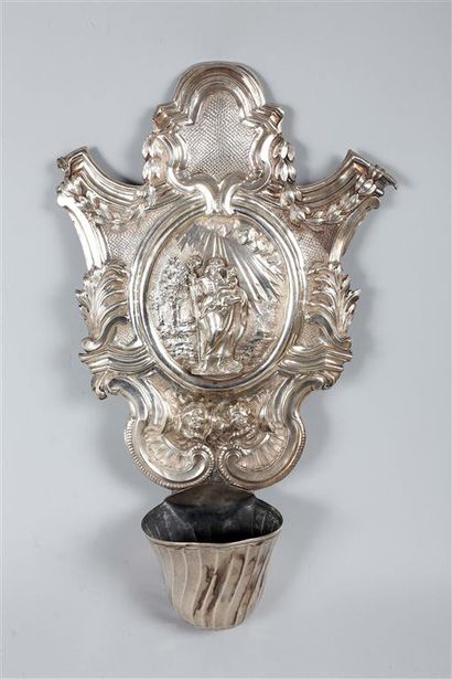 Bénitier d'applique en argent repoussé *...