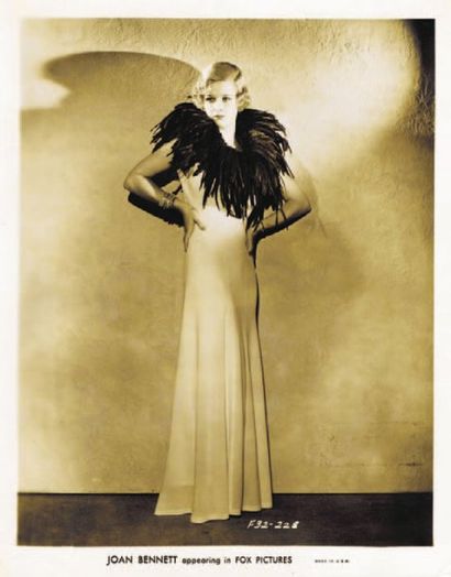 JOAN BENNETT. 3 épreuves gélatino-argentiques...