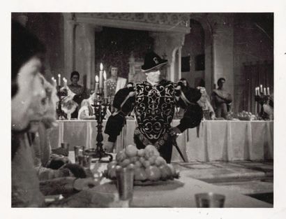 LES VISITEURS DU SOIR. Album de 41 épreuves...