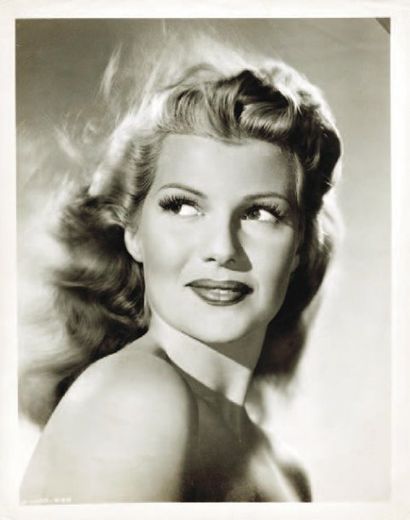 RITA HAYWORTH. 1 épreuve gélatino-argentique...
