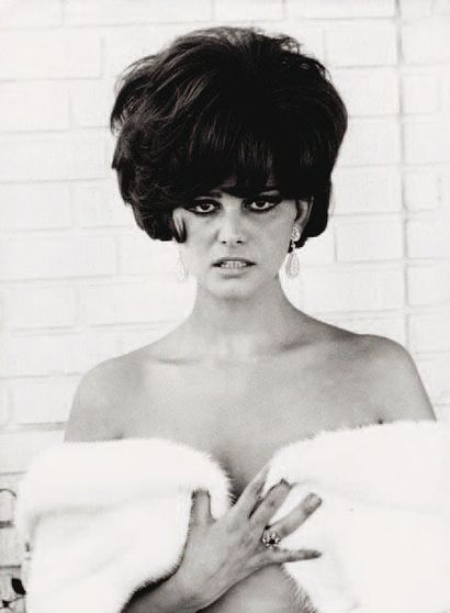 CLAUDIA CARDINALE. 2 épreuves gélatino-argentiques...