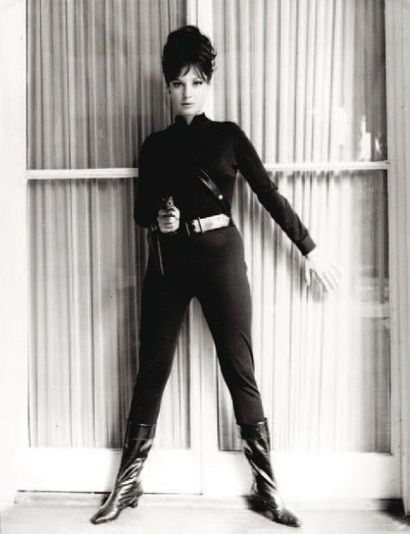MODESTY BLAISE. 9 épreuves gélatino-argentiques...
