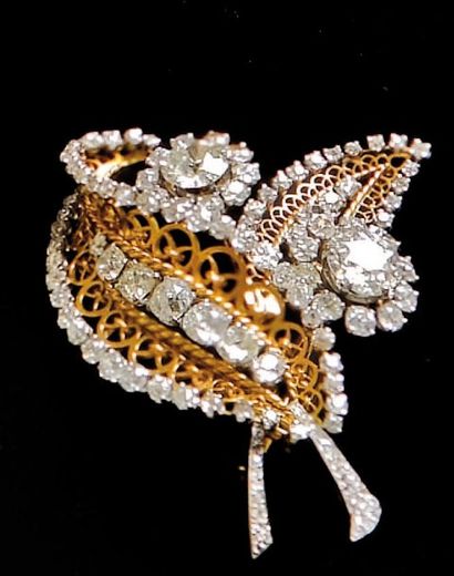 BROCHE FEUILLE formant double clip en platine...