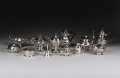 CLOCHETTE DE TABLE.
Argent (800/1000e), soulignée...