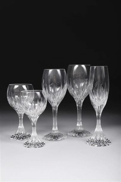 ERRATUM : 9 VERRES BORDEAUX (ET NON 12),...