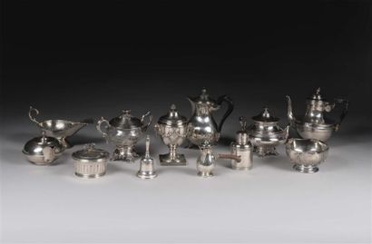 SUCRIER COUVERT.
Argent (950/1000e) et verre...