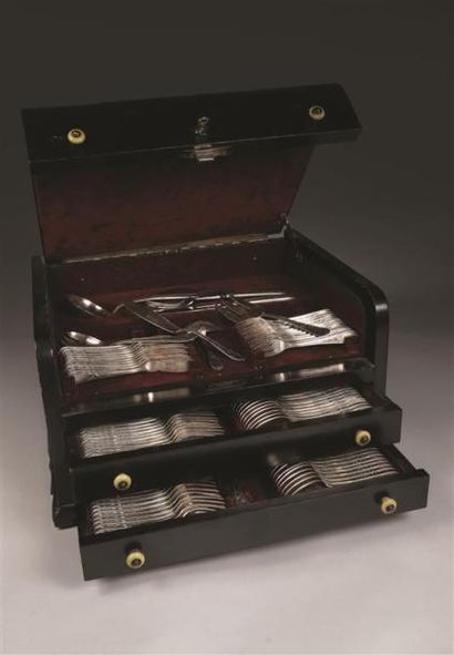 MÉNAGÈRE. FRIONNET.
Métal argenté, modèle...