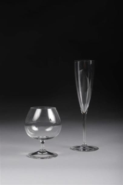 SUITE DE 12 VERRES À COGNAC. BACCARAT.
Cristal.
Marqués.
H....