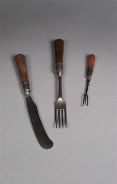 PETITE FOURCHETTE. XVIIe.
Métal, le manche...