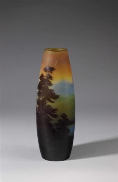 ÉTABLISSEMENTS GALLÉ.
Vase obus en verre...