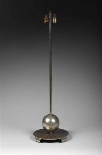 MARC EROL & CHARLES GOETZ.
Lampe moderniste...