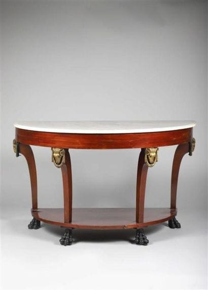 Console demi-lune en placage d'acajou, les...