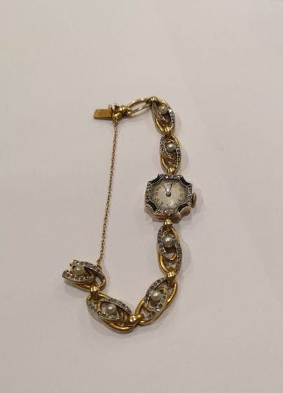 Anonyme. 
Montre en or et platine de dame,...