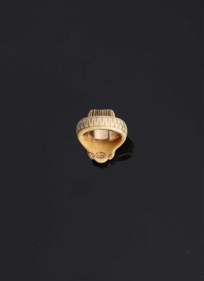 Yokohama O'KIN (Eugénie Jubin, dite).
Bague...