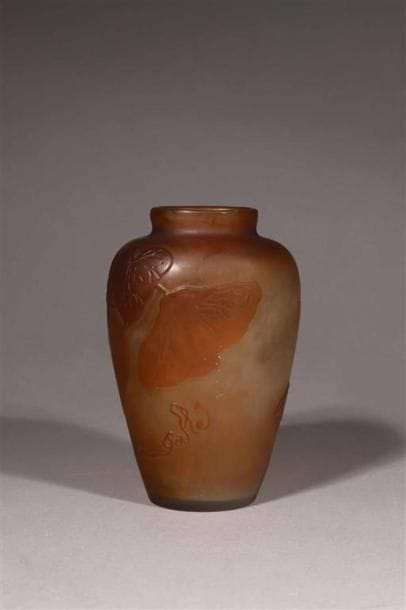 MAISON GALLÉ.
Vase ovoïde à panse aplatie...