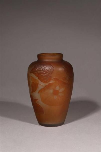 MAISON GALLÉ.
Vase ovoïde à panse aplatie...