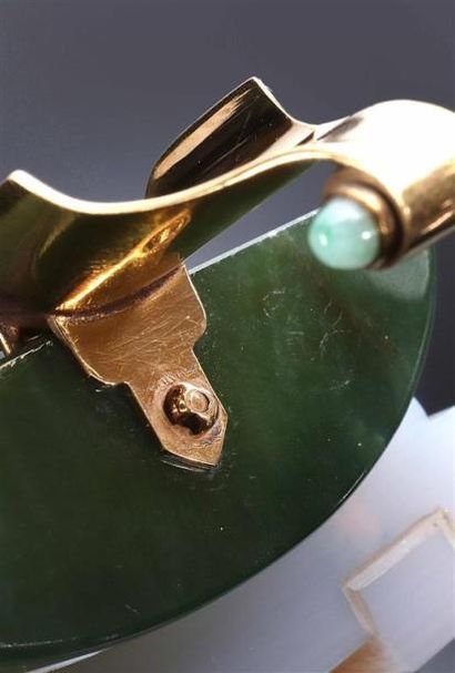 CARTIER. Époque Art Déco.
Cendrier en jade...