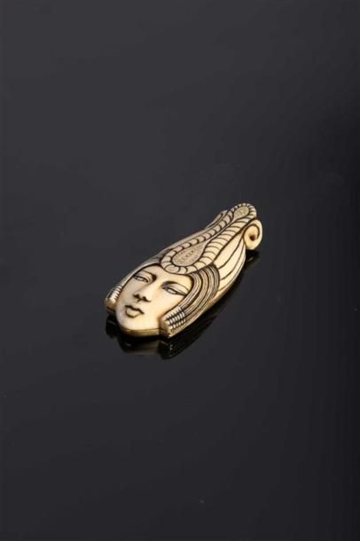 Yokohama O'KIN (Eugénie Jubin, dite).
Pendentif...