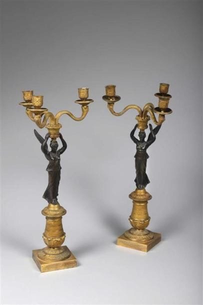 Paire de candélabres à trois bras de lumière...