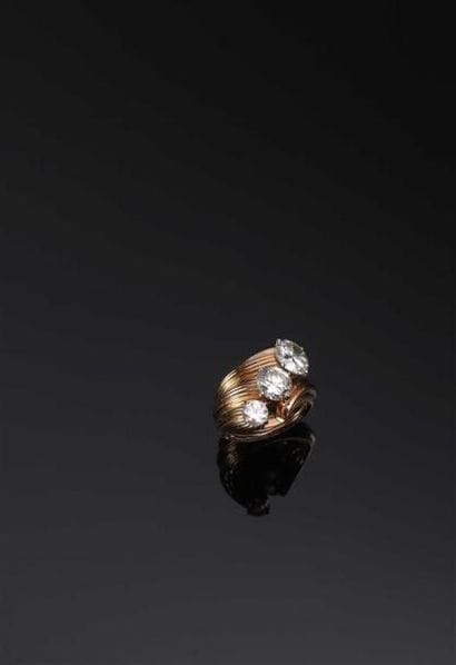Monture CARTIER. Vers 1960.
Bague épi roulé...