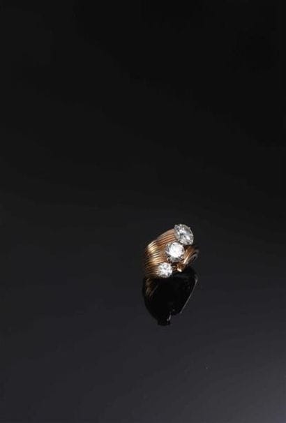 Monture CARTIER. Vers 1960.
Bague épi roulé...