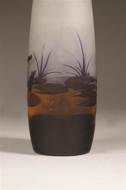 ÉTABLISSEMENTS GALLÉ.
Vase obus en verre...