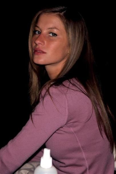 GISELE BÜNDCHEN BACKSTAGE.
By Rose Hartman.
Bryant...