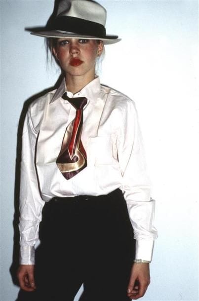GIRL IN WHITE SHIRT.
By Rose Hartman.
Area.
1978.
Tirage...