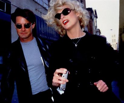 KYLE MACLACHLAN & LINDA EVANGELISTA.
By Rose...
