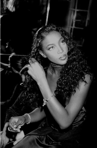NAOMI CAMPBELL.
By Rose Hartman.
Backstage...