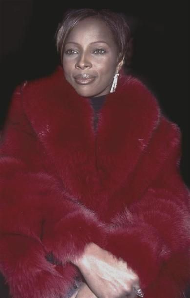 MARY J. BLIGE.
By Rose Hartman.
DVF Fashion...