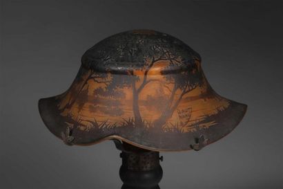 DAUM FRÈRES NANCY.
LAMPE DITE CHAMPIGNON...