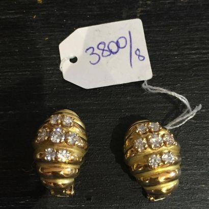 CHAUMET, Paris.
PAIRE DE CLIPS D'OREILLES...
