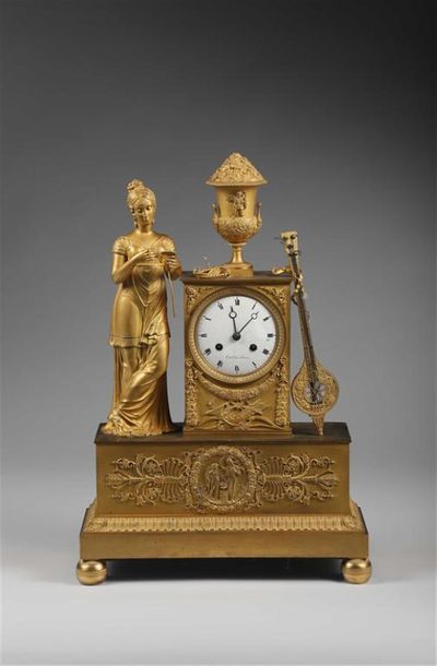 PENDULE BORNE en bronze doré au mat et au...