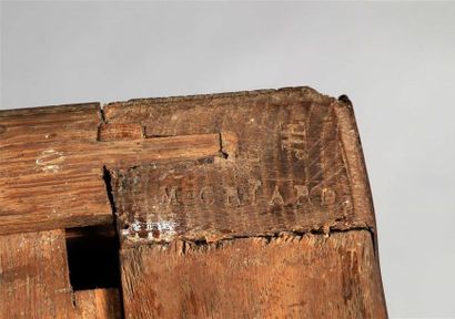 ORNEMENTATION DE BRONZE RAPPORTE /// COMMODE...