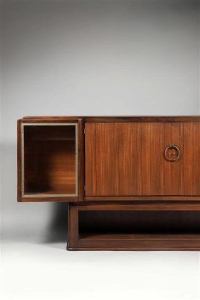 TRAVAIL FRANÇAIS VERS 1930.
BUFFET VITRINE...