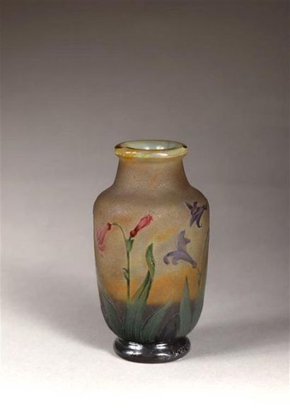 DAUM FRÈRES NANCY.
PETIT VASE CYLINDRIQUE...